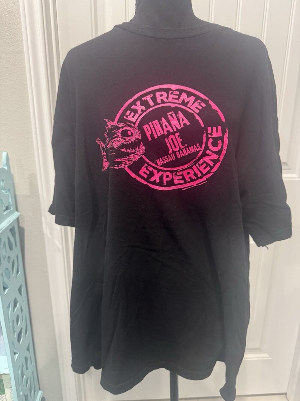 Awesome Pirana Joe Nassau Bahamas T-Shirt Size XL Black & Pink